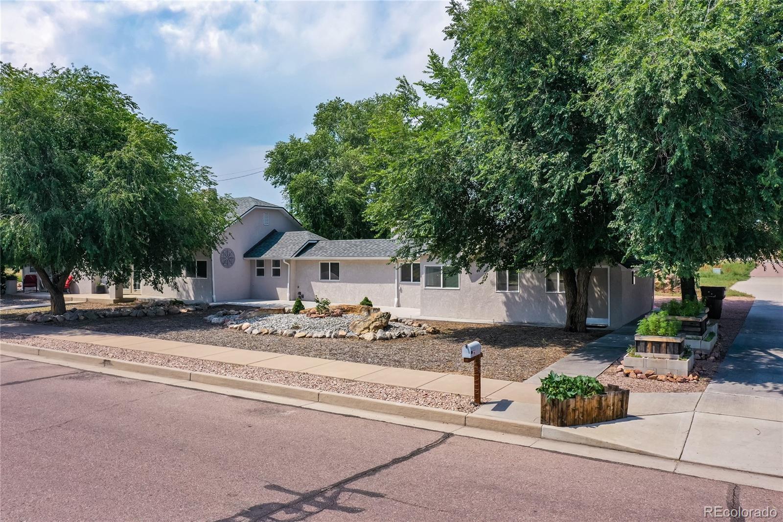  Fountain Home | MLS #: 50074377110  Lake AV , Fountain Beds: 4 Baths: 4 Price: $350,000