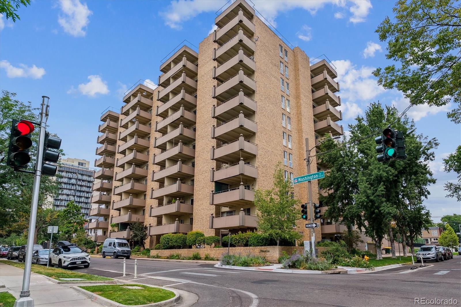 700 n washington street, Denver sold home. Closed on 2025-12-23 for $314,450.