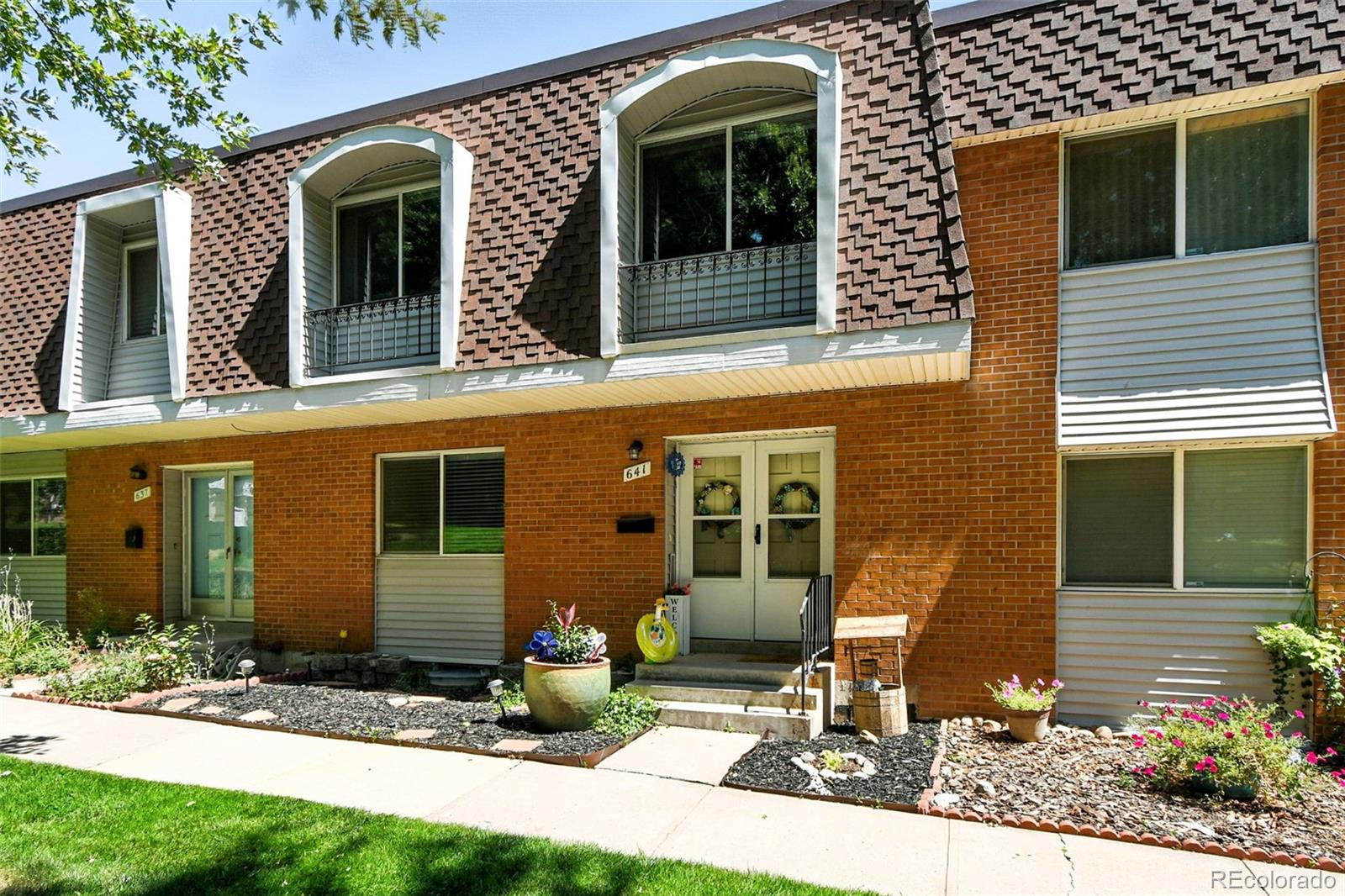 Green Mountain Lakewood Condo / Townhome | MLS #: 2404499641 S Xenon Court , Lakewood Beds: 4 Baths: 4 Price: $415,000