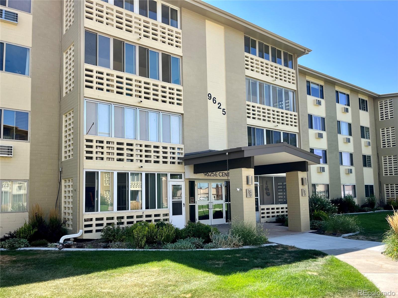 Windsor Gardens Denver Condo / Townhome | MLS #: 46773109625 E Center Avenue 10C, Denver Beds: 1 Baths: 2 Price: $174,000