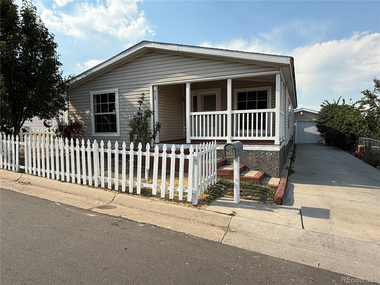 2115 w 91st place, Federal Heights sold home. Closed on 2026-01-22 for $362,000.