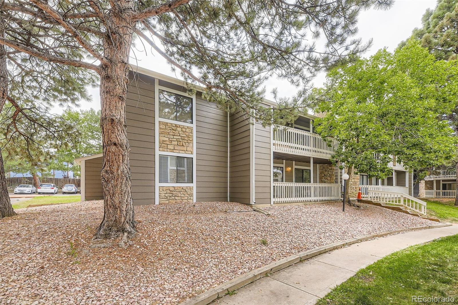 Robinwood Aurora Condo / Townhome | MLS #: 635635818003 E Ohio Avenue 102, Aurora Beds: 3 Baths: 2 Price: $249,000