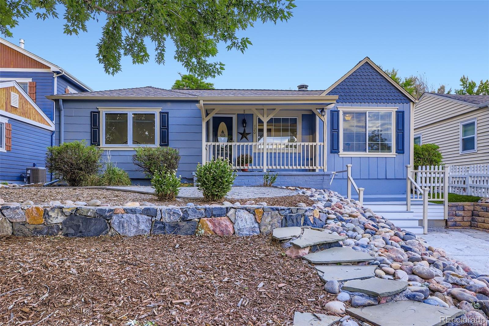 Grandview Castle Rock Home | MLS #: 2669343120 N Gilbert Street, Castle Rock Beds: 4 Baths: 2 Price: $615,000