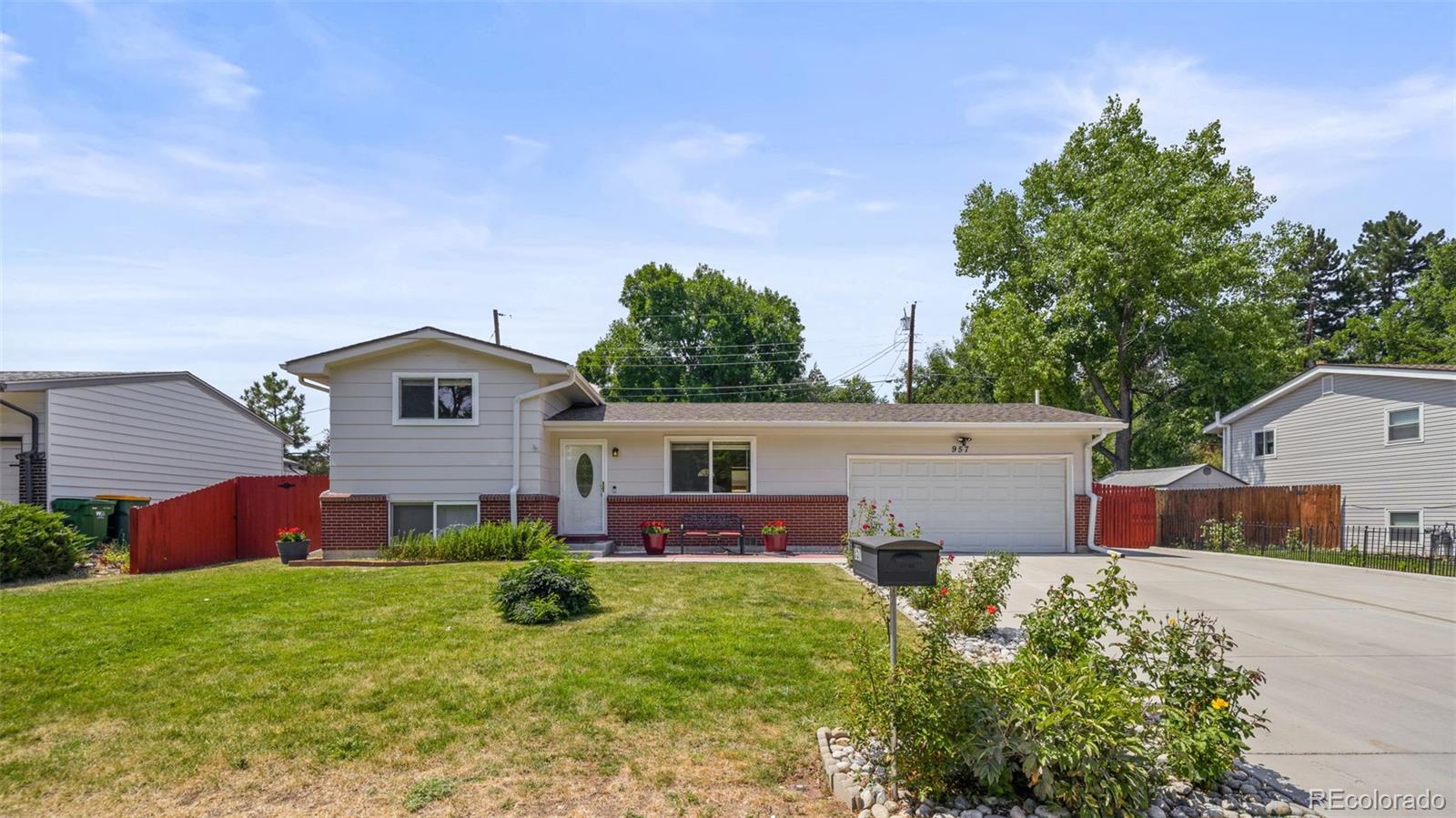 Briarwood Hills Lakewood Home | MLS #: 5519959957 S Owens Court, Lakewood Beds: 3 Baths: 2 Price: $570,000