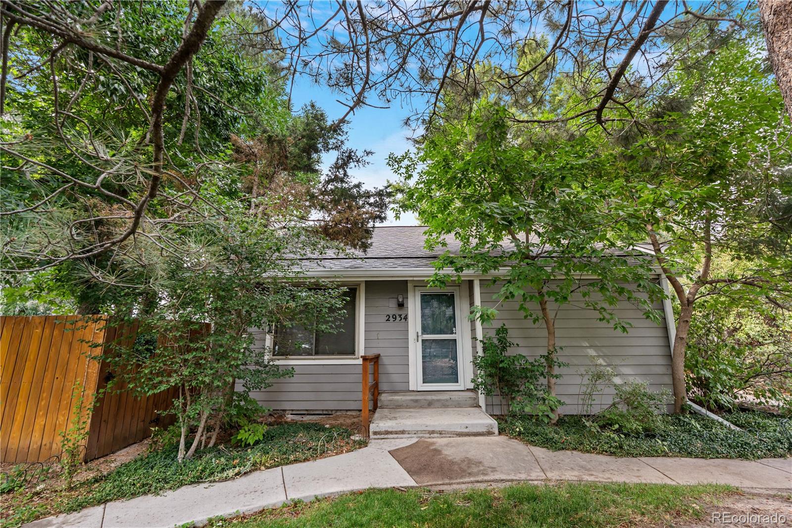 Sandpiper Aurora Home | MLS #: 55861442934 S Revere Street, Aurora Beds: 3 Baths: 2 Price: $335,000