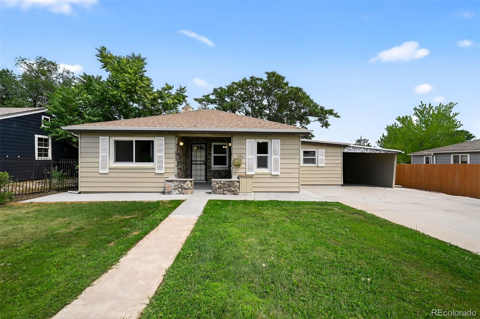 1124 s perry street, Denver sold home. Closed on 2026-02-02 for $408,000.