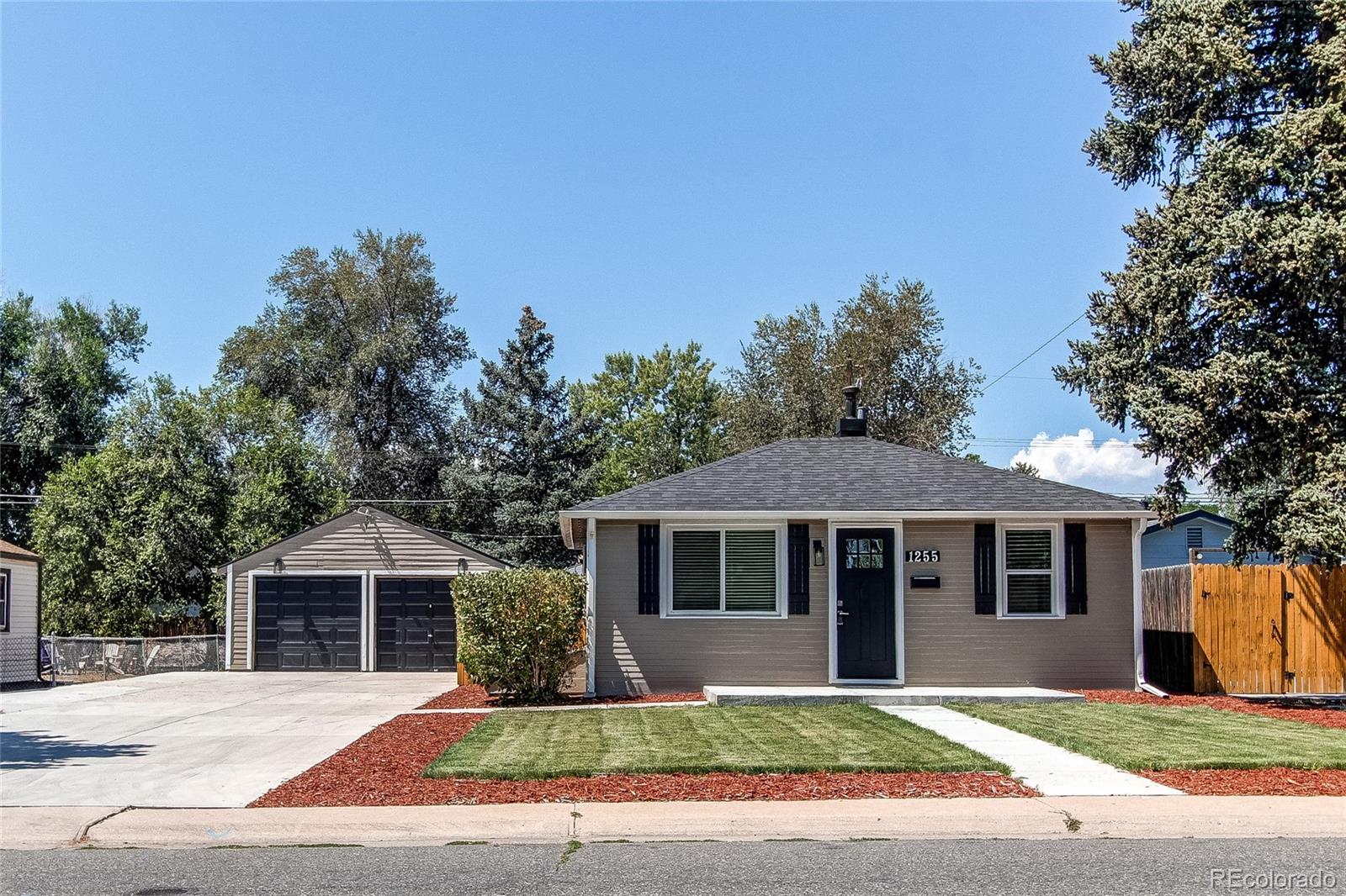 1255 s patton court, Denver sold home. Closed on 2025-10-17 for $420,000.