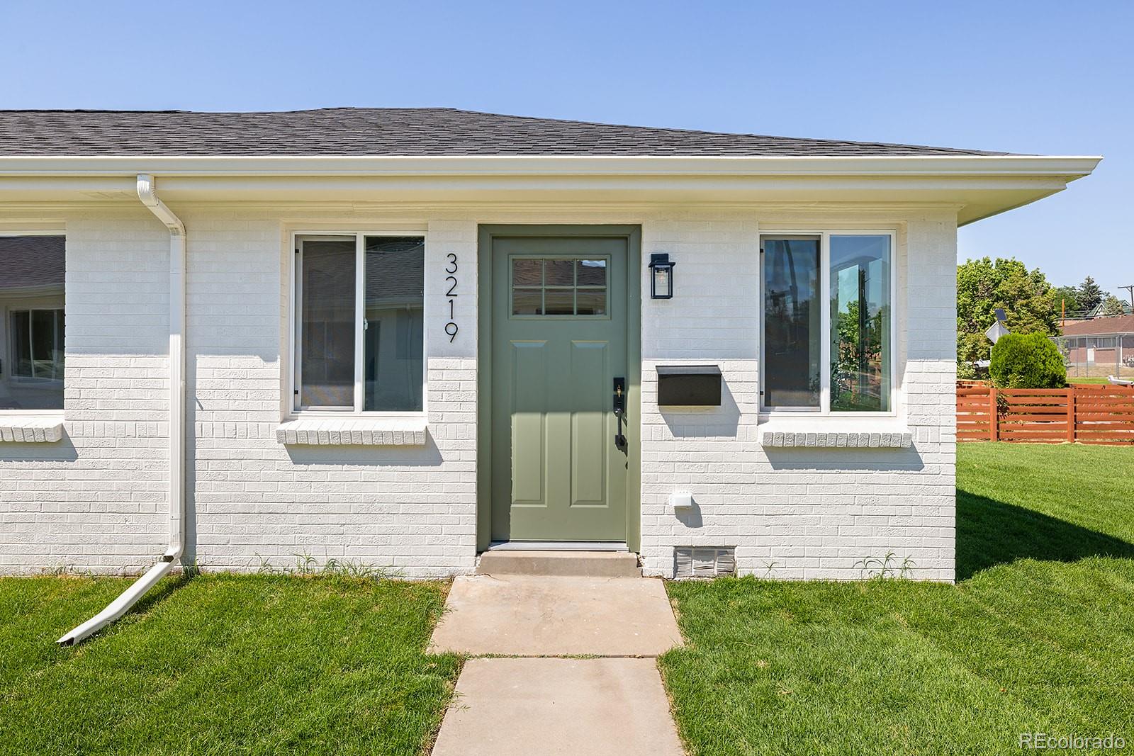 3219 n steele street, Denver sold home. Closed on 2025-11-21 for $375,000.