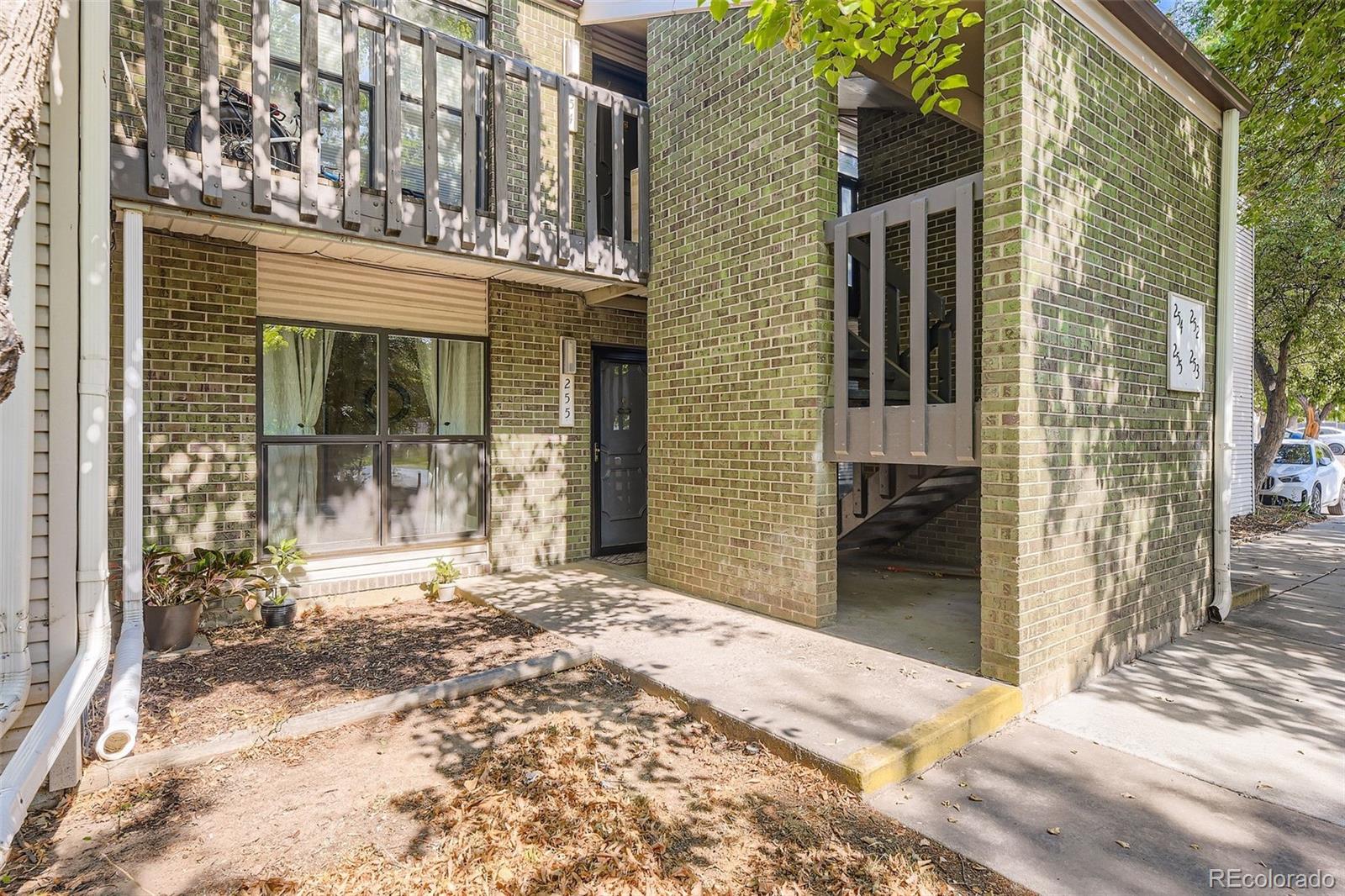 3550 s harlan street, Denver sold home. Closed on 2025-10-10 for $239,000.
