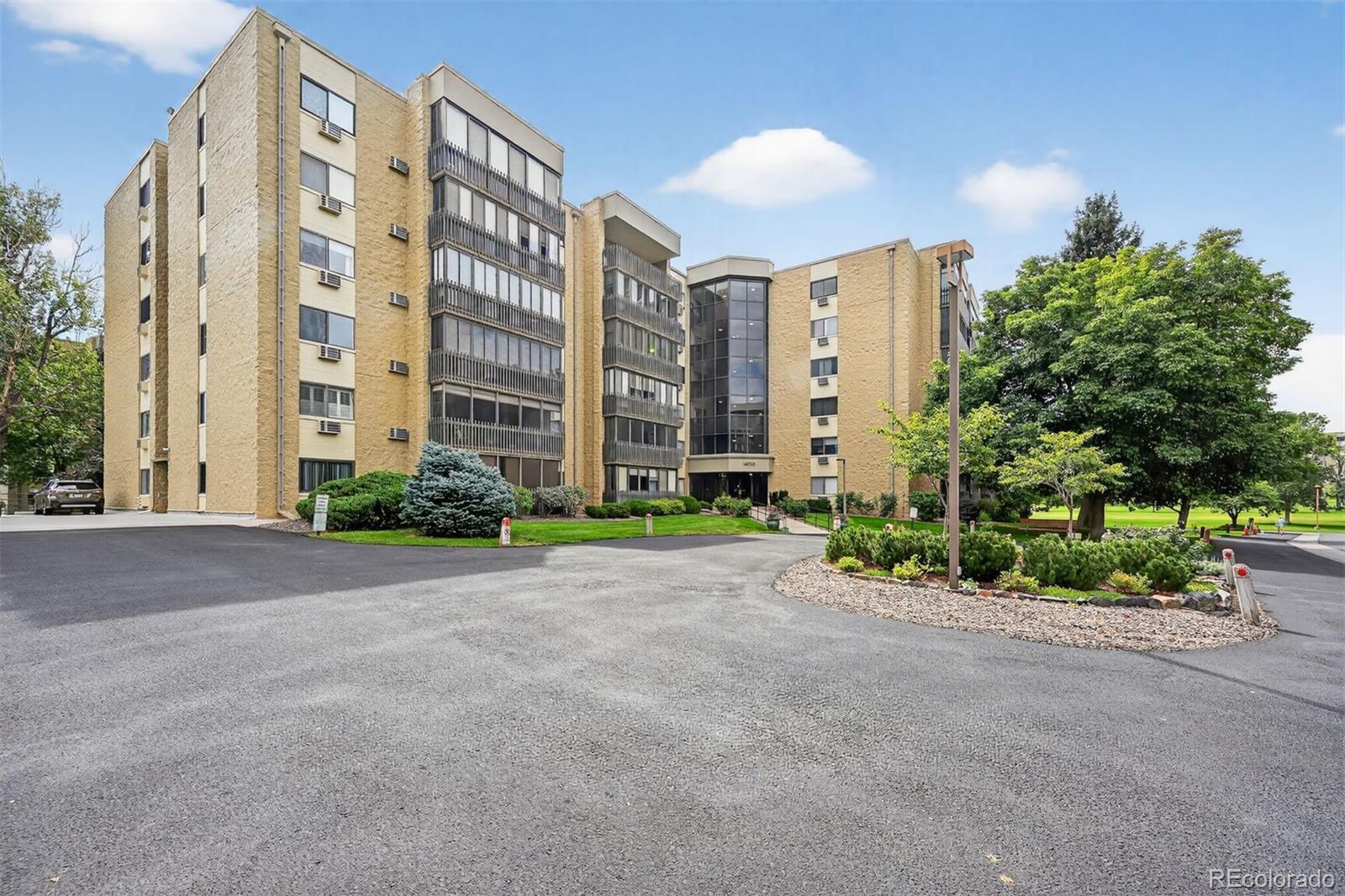 Heather Gardens Aurora Condo / Townhome | MLS #: 465274814050 E Linvale Place 407, Aurora Beds: 3 Baths: 3 Price: $389,000