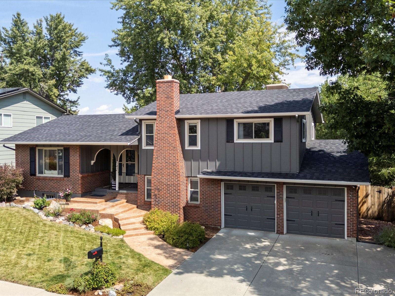 842 s newcombe way, Lakewood sold home. Closed on 2025-11-21 for $725,000.