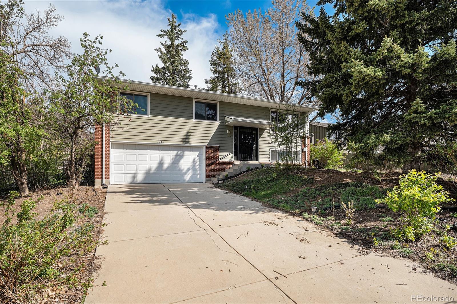 Green Mountain Village Lakewood Home | MLS #: 39955601244 S Wright Street, Lakewood Beds: 3 Baths: 3 Price: $554,999
