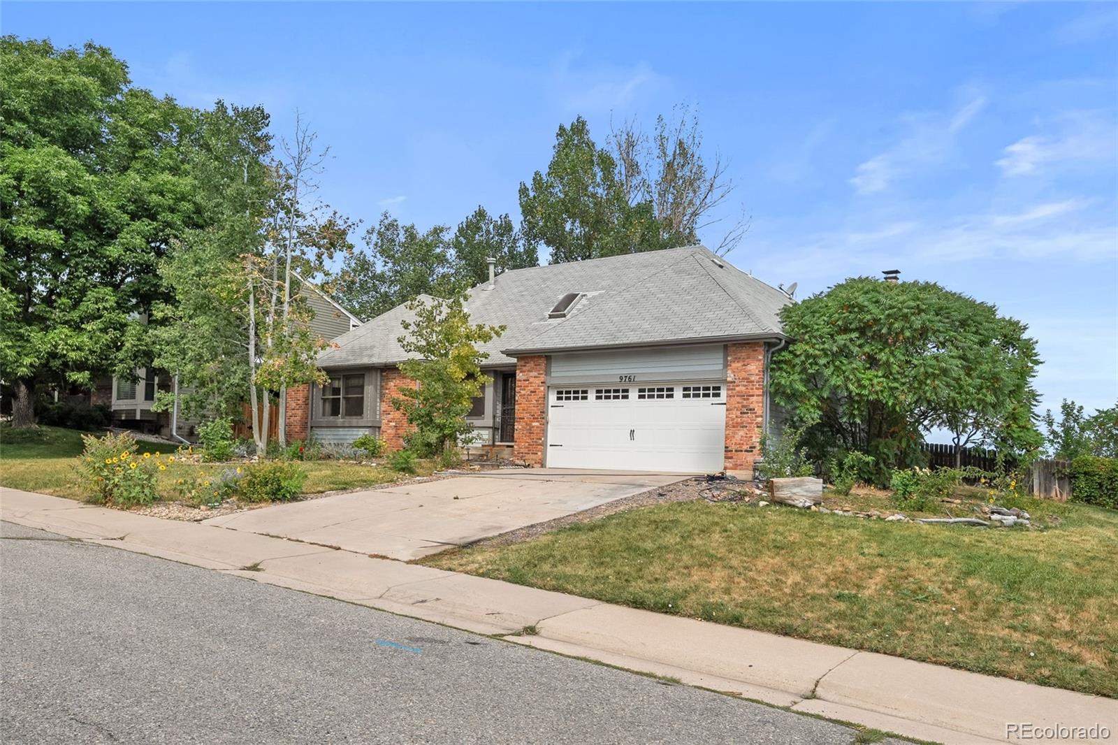 Williamsburg Littleton Home | MLS #: 34304339761 W Ken Caryl Drive, Littleton Beds: 4 Baths: 3 Price: $570,000