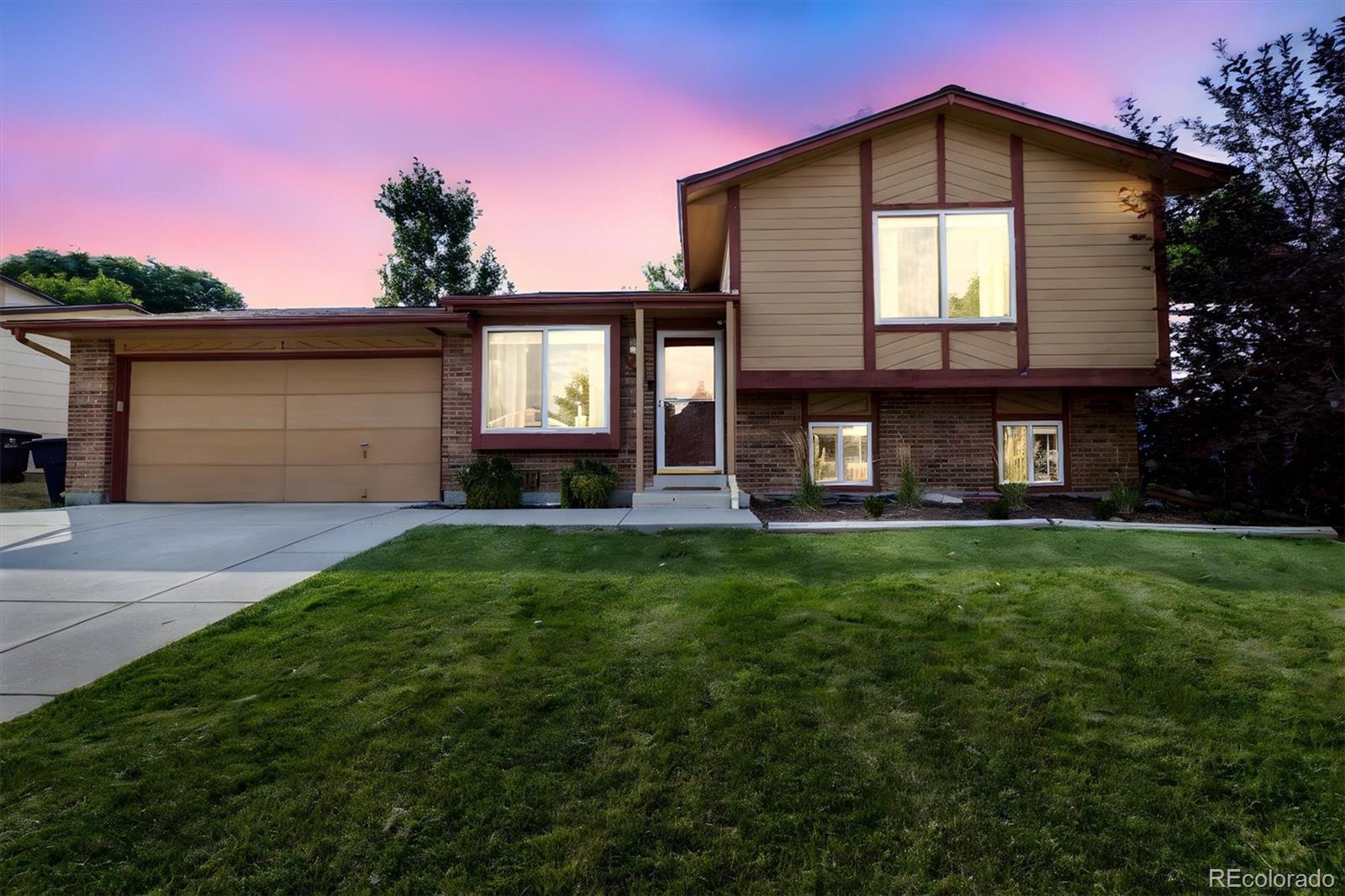 Glenbrook Littleton Home | MLS #: 42258839551 W Dumbarton Place, Littleton Beds: 4 Baths: 2 Price: $545,000