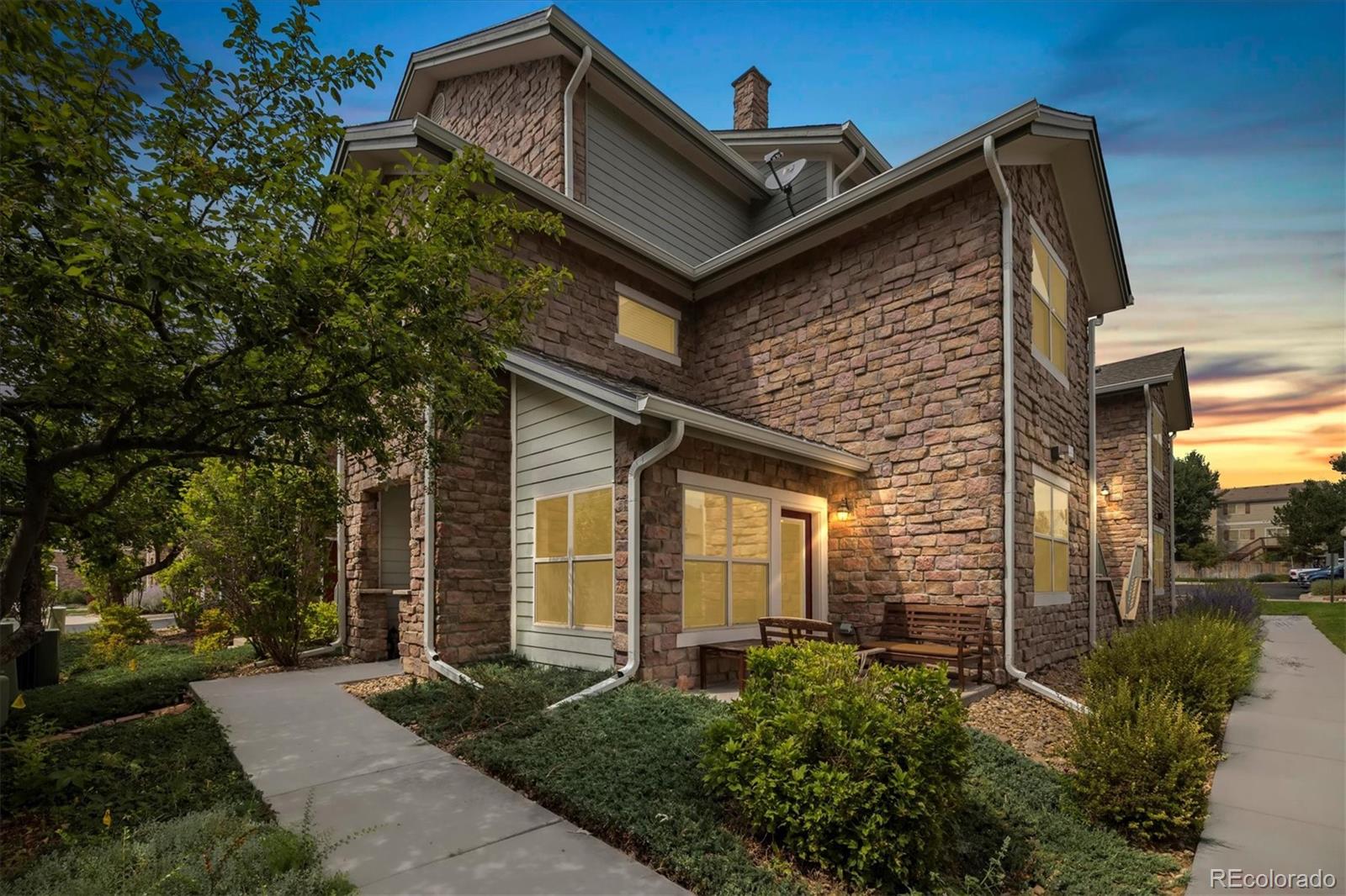Rock Ridge Aurora Condo / Townhome | MLS #: 288063218622 E Water Drive A, Aurora Beds: 2 Baths: 2 Price: $319,000