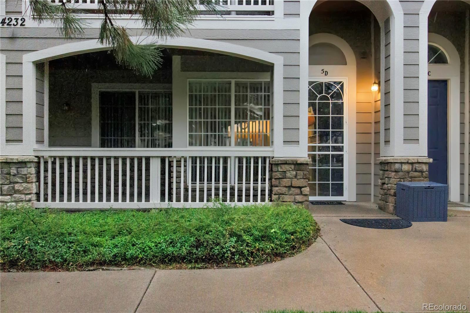 Avalon Aurora Condo / Townhome | MLS #: 15926564232 S Blackhawk Circle 5D, Aurora Beds: 2 Baths: 2 Price: $399,995