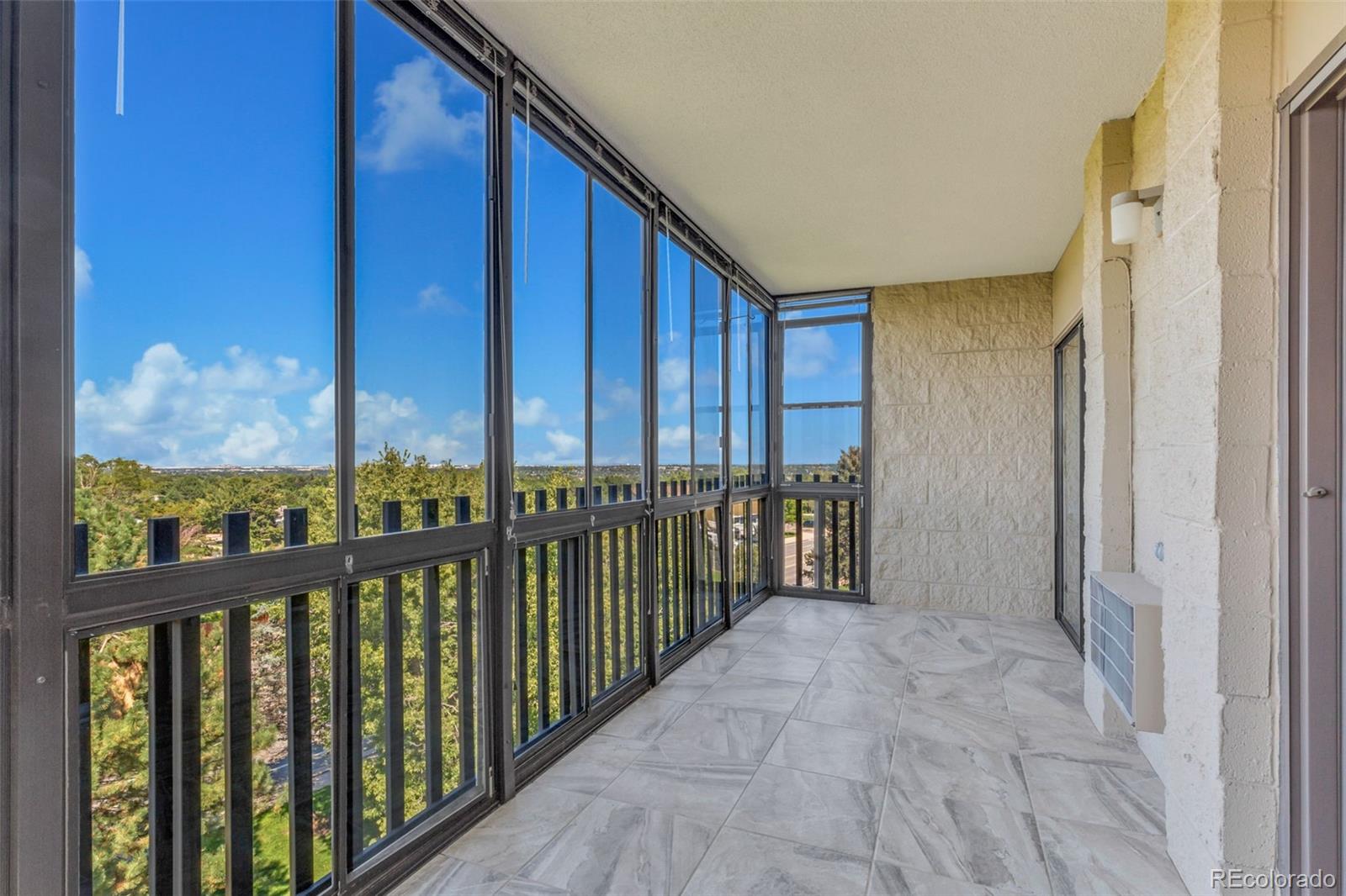 Heather Gardens Aurora Condo / Townhome | MLS #: 362018314390 E Marina Drive 606, Aurora Beds: 3 Baths: 3 Price: $459,000