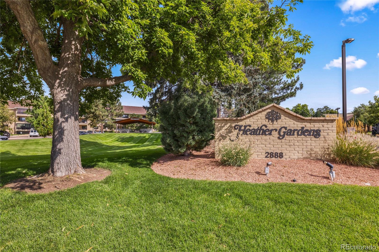 Heather Gardens Aurora Condo / Townhome | MLS #: 483794113931 E Marina Drive 304, Aurora Beds: 1 Baths: 1 Price: $195,000