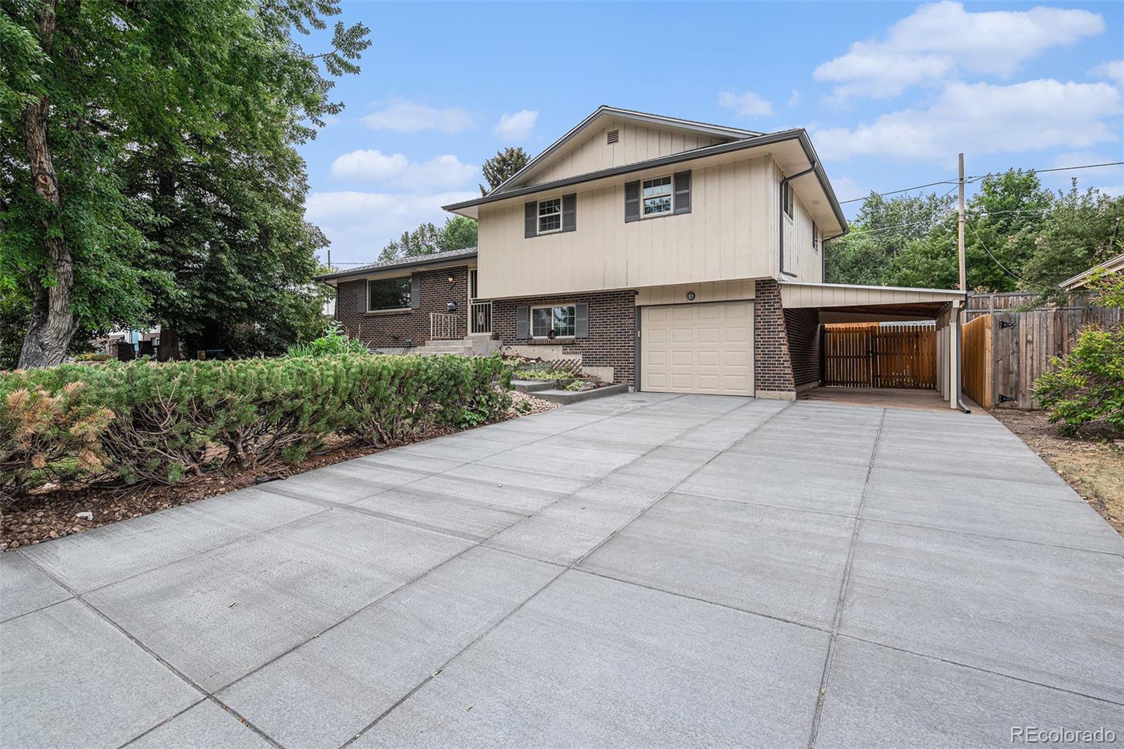 Green Gables Lakewood Home | MLS #: 66318698346 W Woodard Drive, Lakewood Beds: 5 Baths: 3 Price: $570,000