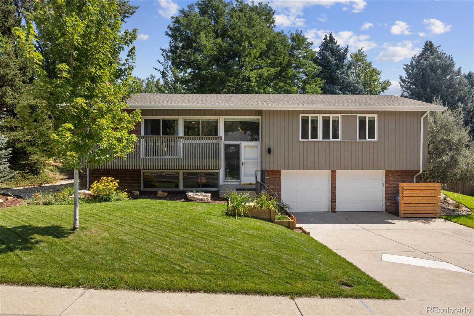 Ridgewood Littleton Home | MLS #: 38860826596 S Arapahoe Way, Littleton Beds: 4 Baths: 3 Price: $825,000