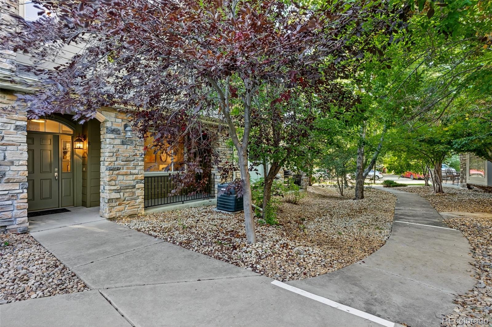  Northglenn Condo / Townhome | MLS #: 247411711242  Osage Circle B, Northglenn Beds: 2 Baths: 3 Price: $449,500