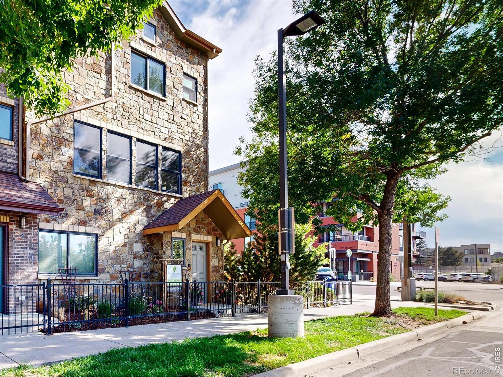 214 willow street, Fort Collins sold home. Closed on 2026-05-27 for $590,000.