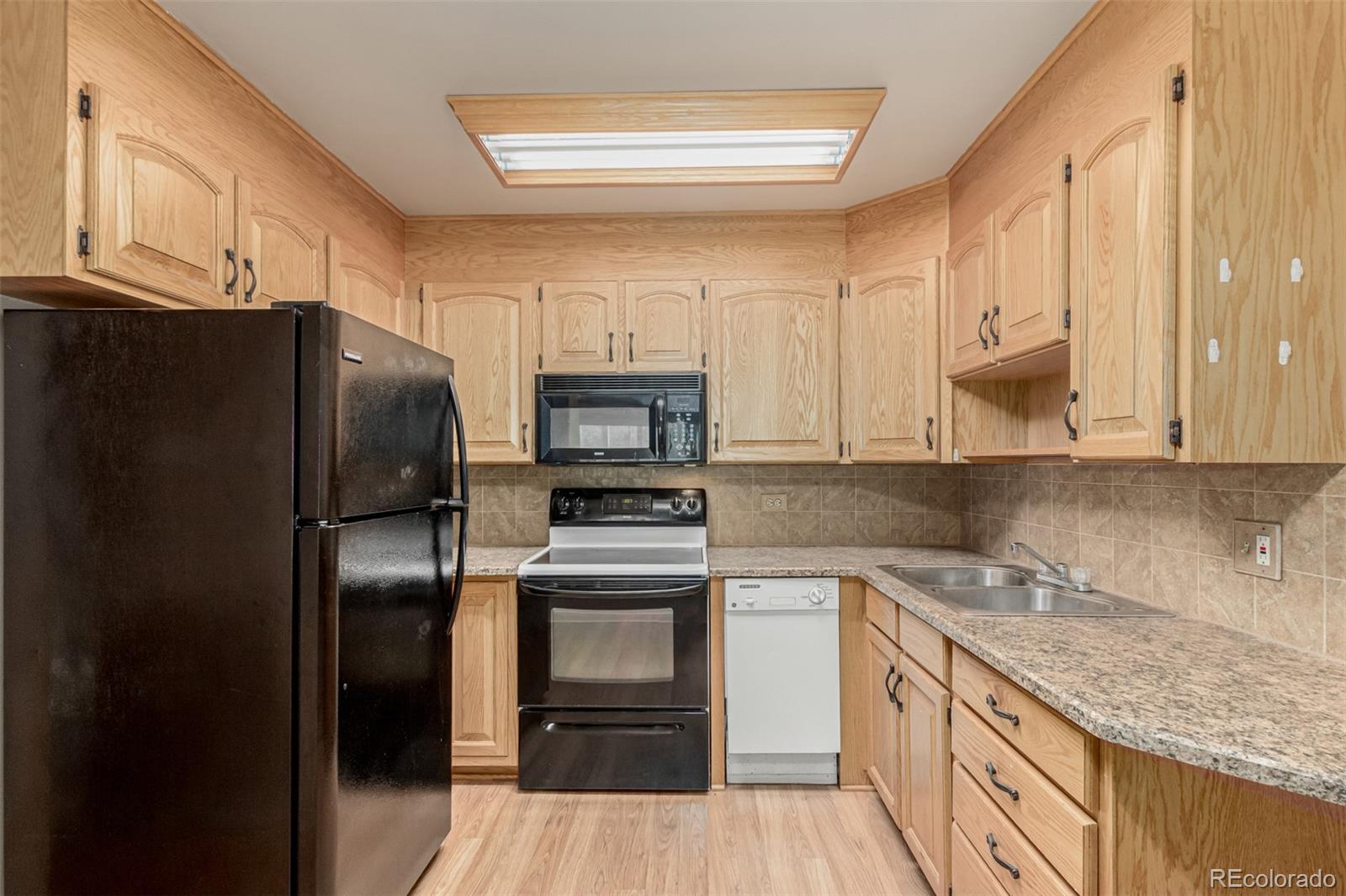 Dsw Denver Condo / Townhome | MLS #: 9997941635 S Alton Way 4B, Denver Beds: 2 Baths: 2 Price: $199,999