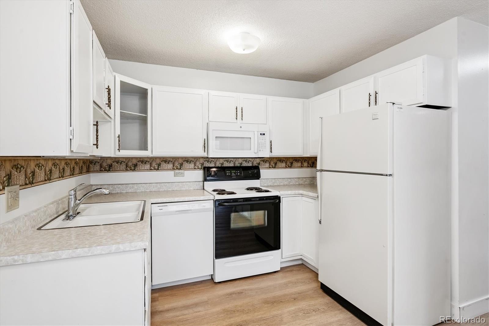 Dsw Denver Condo / Townhome | MLS #: 7668709350 S Clinton Street 12A, Denver Beds: 2 Baths: 1 Price: $175,000