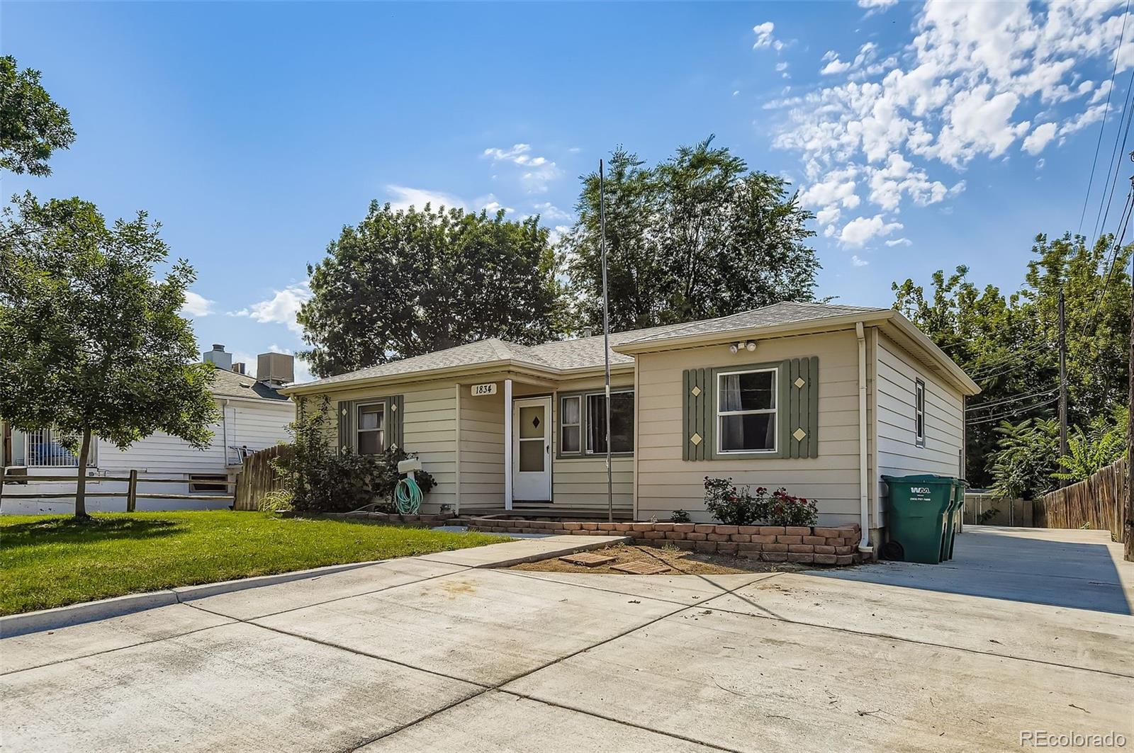 Hillcrest Littleton Home | MLS #: 62539901834 W Crestline Avenue, Littleton Beds: 2 Baths: 2 Price: $475,000