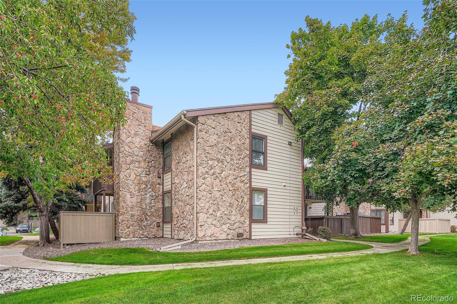  Arvada Condo / Townhome | MLS #: 25841837720 W 87th Drive C, Arvada Beds: 2 Baths: 2 Price: $260,000
