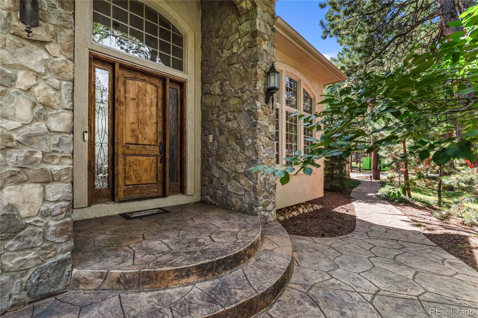 17895 queensmere drive, Monument sold home. Closed on 2026-05-06 for $1,300,000.