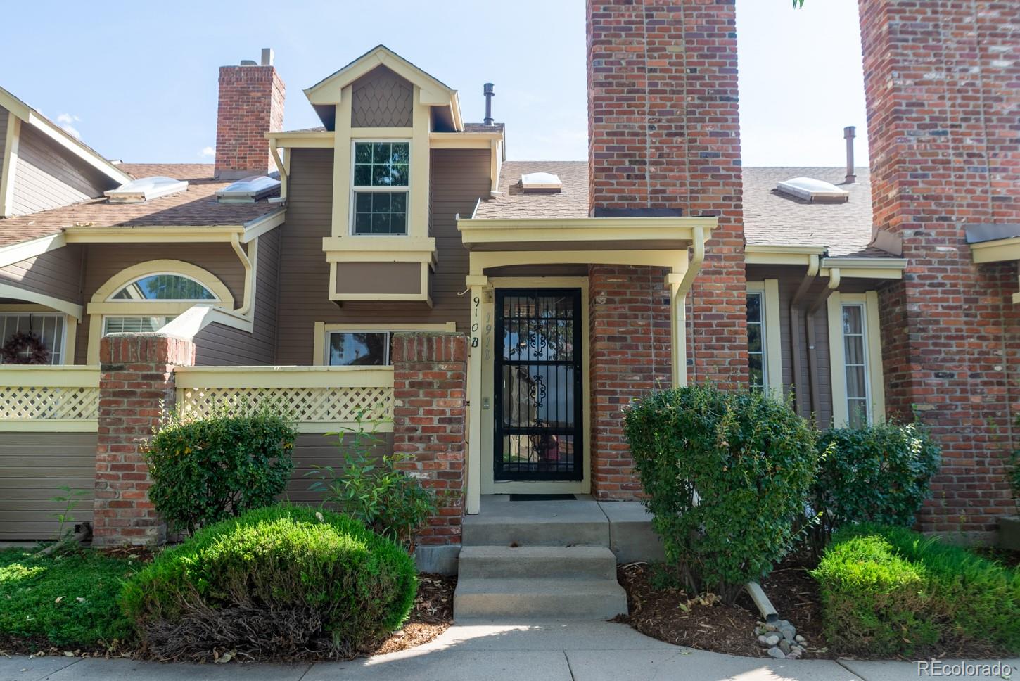 Chambers Ridge Aurora Condo / Townhome | MLS #: 41602301910 S Helena Street B, Aurora Beds: 2 Baths: 3 Price: $352,500