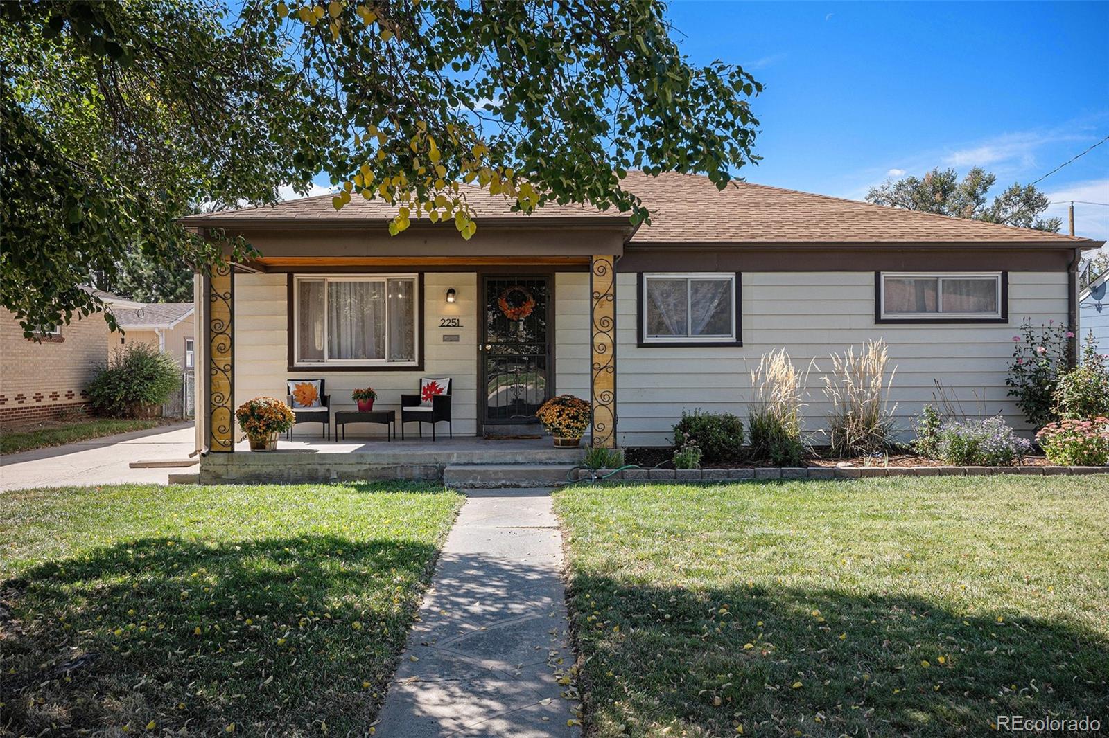 2251  newark street, Aurora sold home. Closed on 2025-10-15 for $455,000.