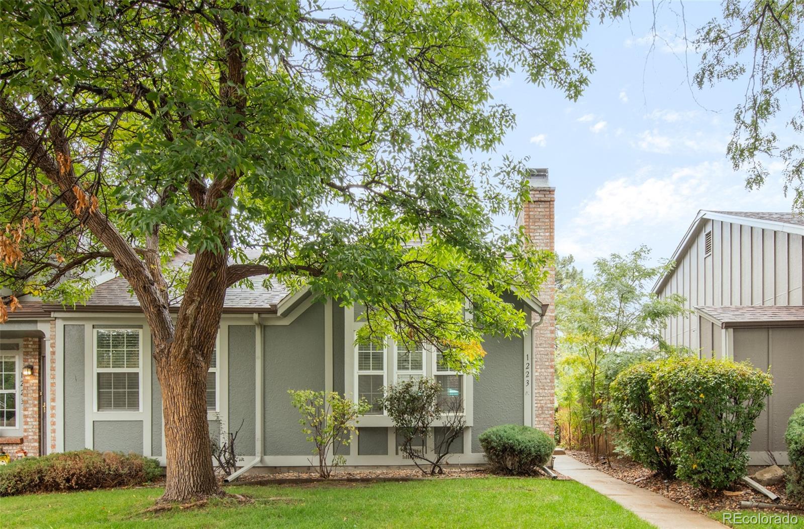 Silvertree Lakewood Condo / Townhome | MLS #: 16591161223 S Flower Circle A, Lakewood Beds: 2 Baths: 1 Price: $340,000