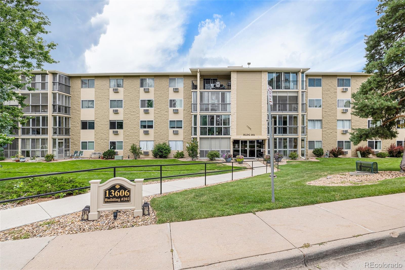 Heather Gardens Aurora Condo / Townhome | MLS #: 375812713606  E Bates Avenue 109, Aurora Beds: 2 Baths: 2 Price: $199,900