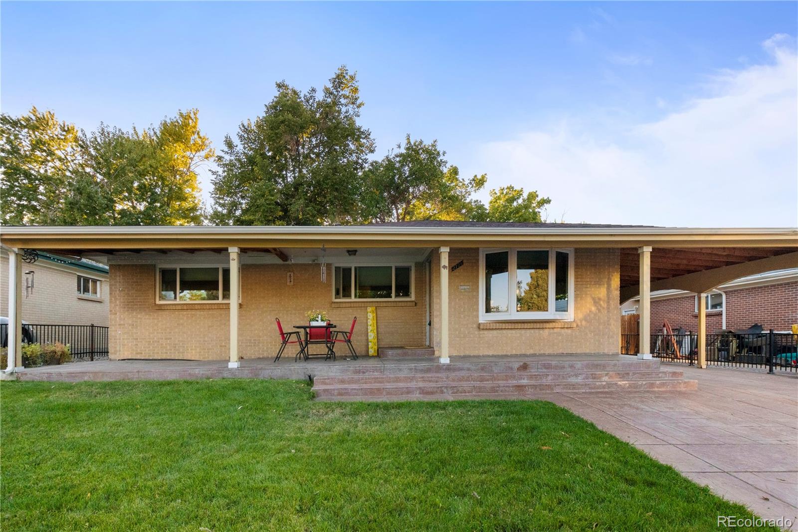 2725 s grove street, Denver sold home. Closed on 2026-04-17 for $485,301.