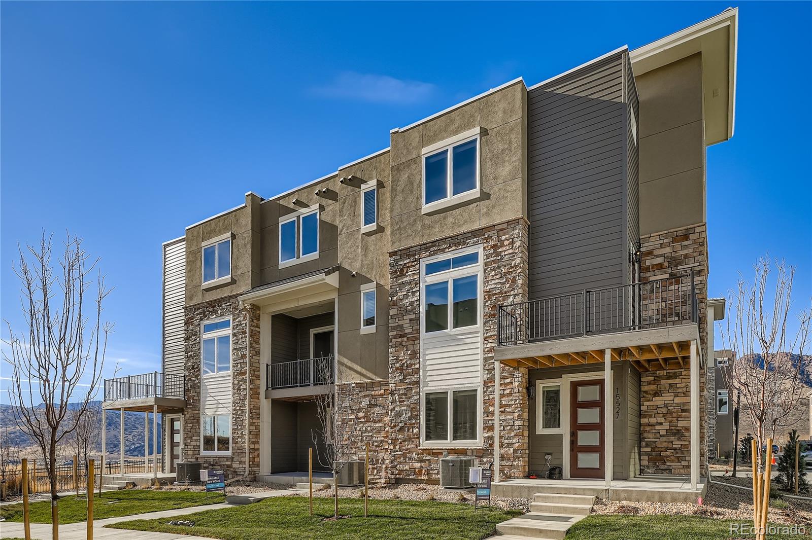 Solterra Lakewood Home | MLS #: 617154415527 W Washburn Drive, Lakewood Beds: 3 Baths: 4 Price: $664,900