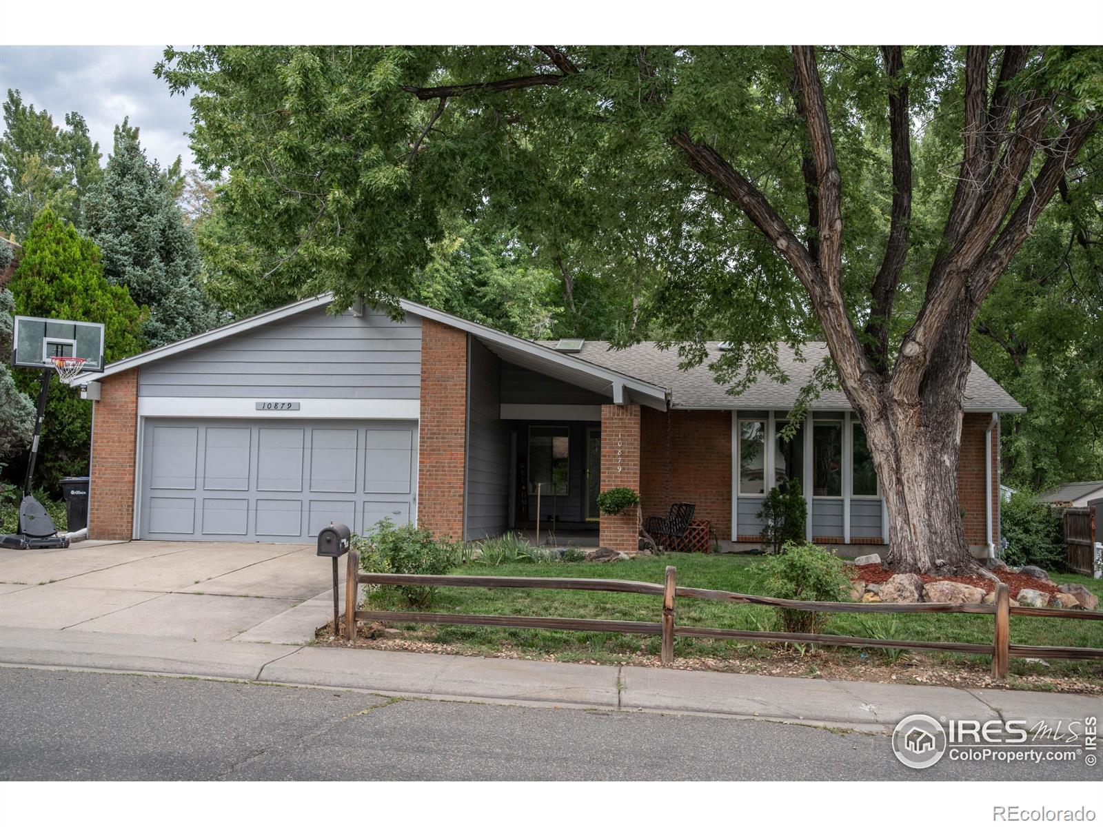  Arvada Home | MLS #: 456789104415710879 W 65th Way, Arvada Beds: 4 Baths: 3 Price: $590,000