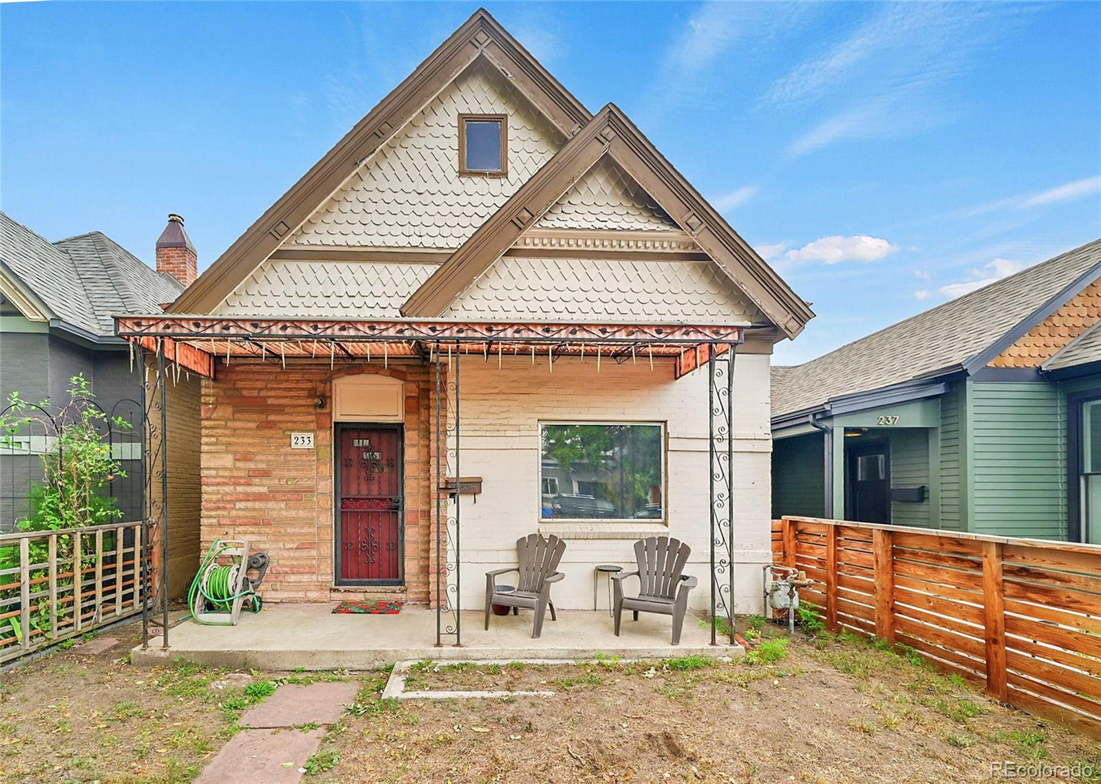 233  inca street, Denver sold home. Closed on 2025-10-15 for $350,000.