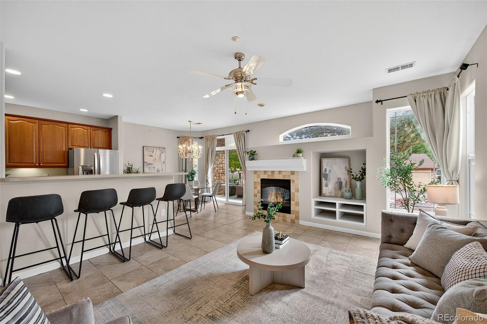 8427 s hoyt way, Littleton sold home. Closed on 2025-10-24 for $423,000.