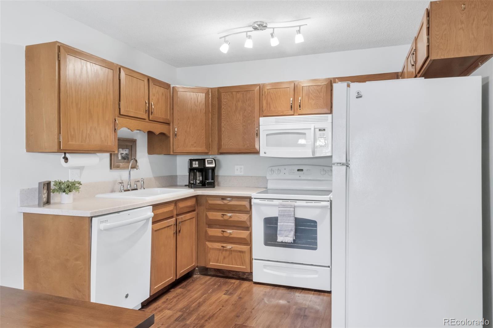 Heather Gardens Aurora Condo / Townhome | MLS #: 774376713606 E Bates Avenue 307, Aurora Beds: 2 Baths: 2 Price: $210,000