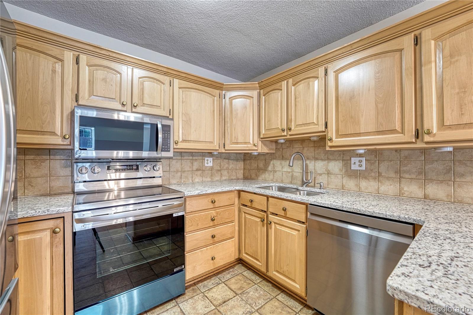 6940 e girard avenue, Denver sold home. Closed on 2026-01-06 for $243,000.