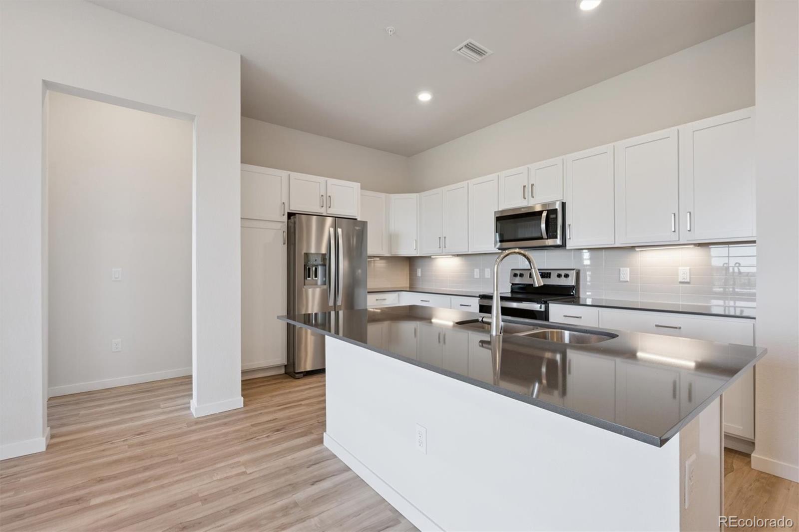  Broomfield Condo / Townhome | MLS #: 6452371485  Interlocken Boulevard 403, Broomfield Beds: 2 Baths: 2 Price: $434,990