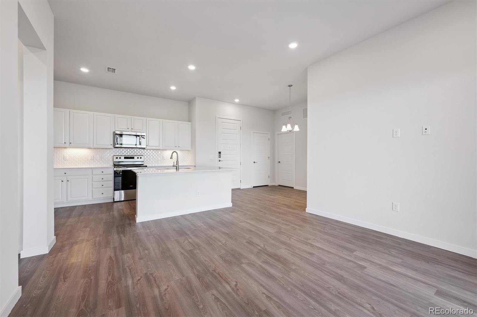  Broomfield Condo / Townhome | MLS #: 6394986485  Interlocken Boulevard 404, Broomfield Beds: 2 Baths: 2 Price: $454,990