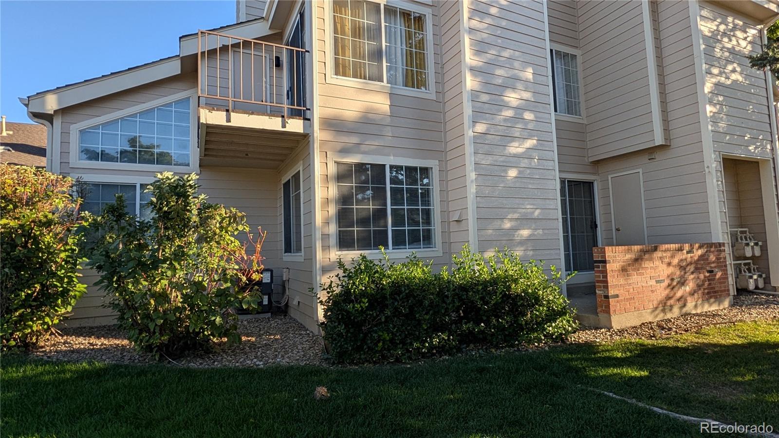 Meadow Hills Aurora Condo / Townhome | MLS #: 323505513782 E Lehigh Avenue C, Aurora Beds: 2 Baths: 2 Price: $259,900