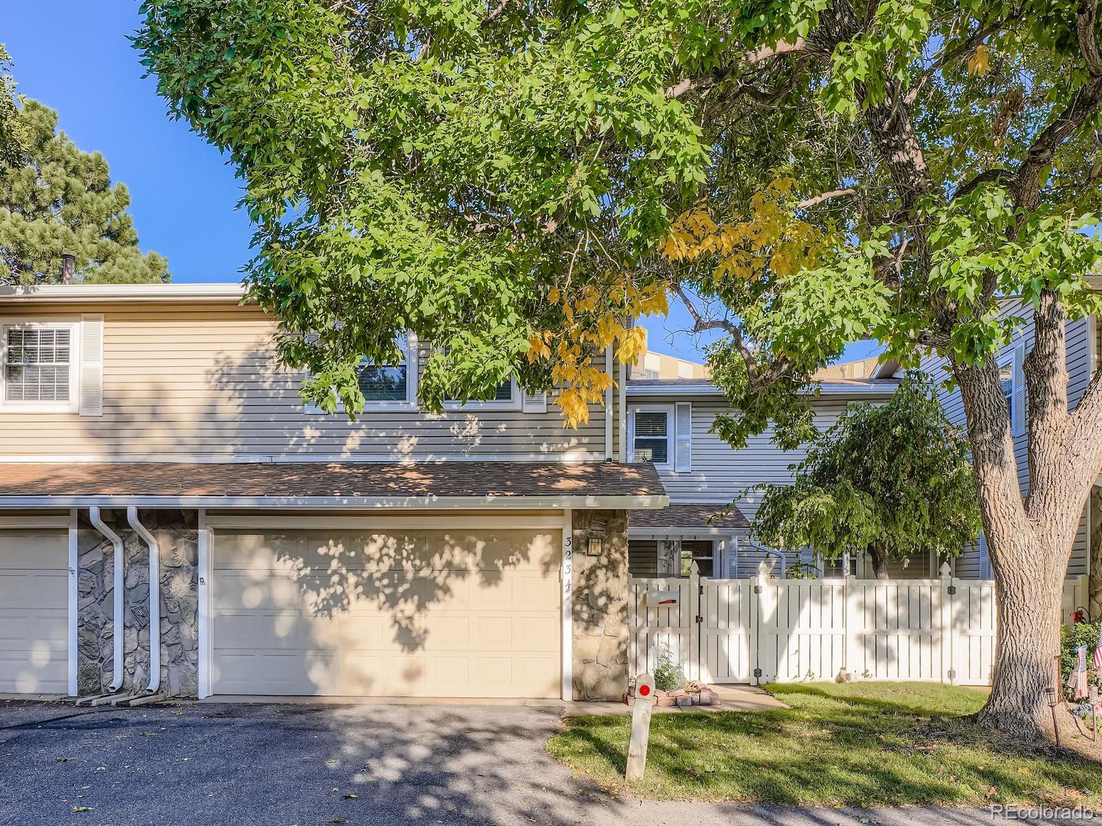 Heather Gardens Aurora Condo / Townhome | MLS #: 44542653234 S Heather Gardens Way , Aurora Beds: 3 Baths: 4 Price: $435,000