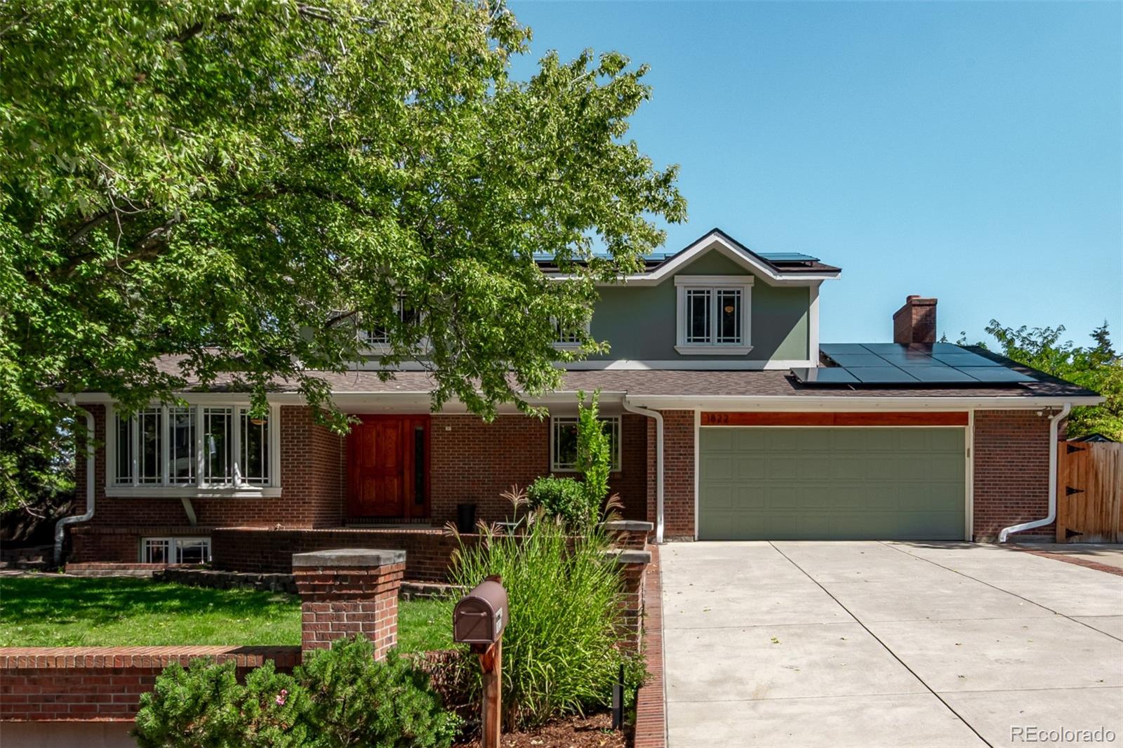 Lochwood Lakewood Home | MLS #: 32048281822 S Robb Street, Lakewood Beds: 5 Baths: 4 Price: $875,000