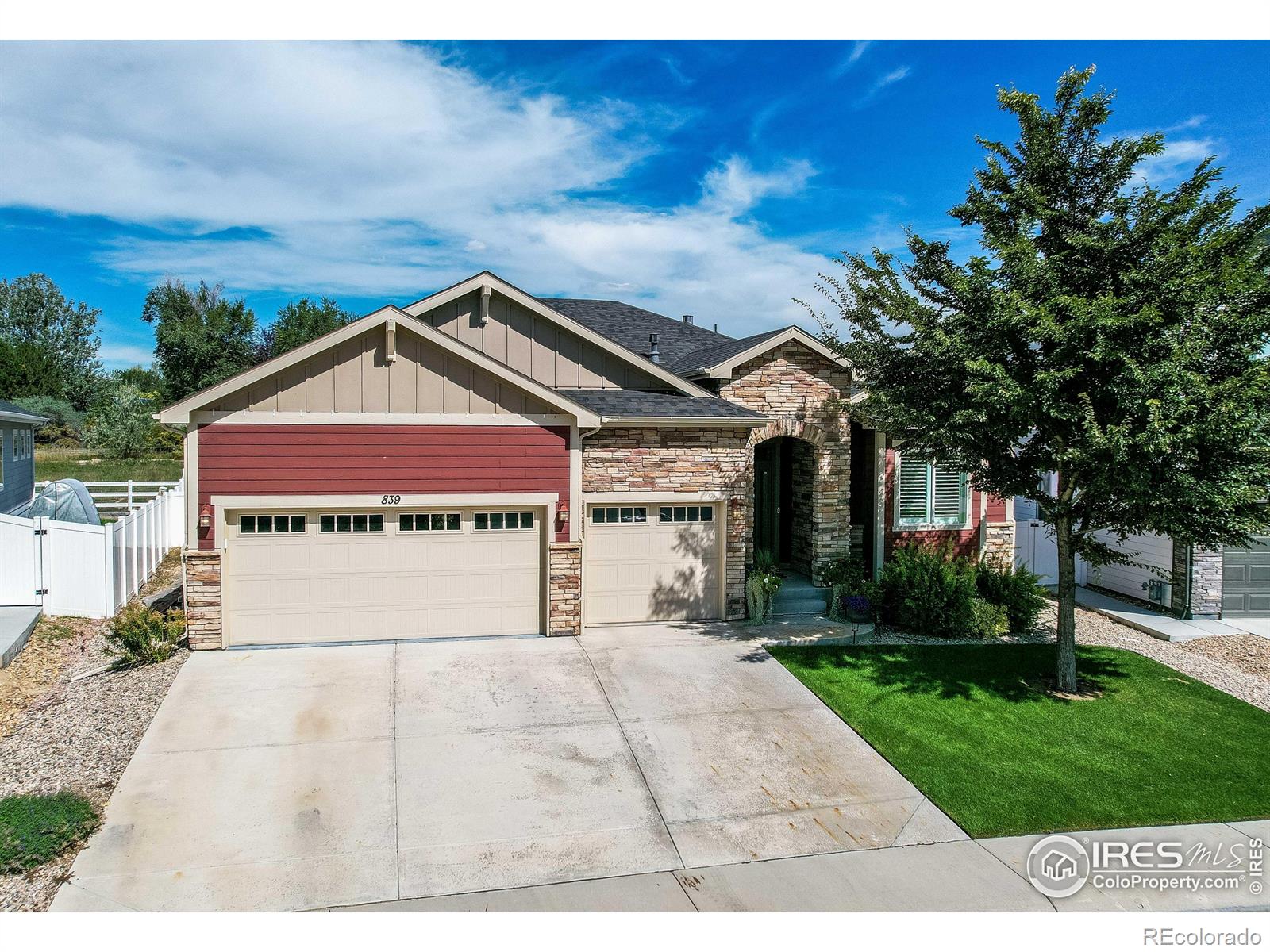 839  shirttail peak drive, Windsor sold home. Closed on 2025-12-01 for $700,000.