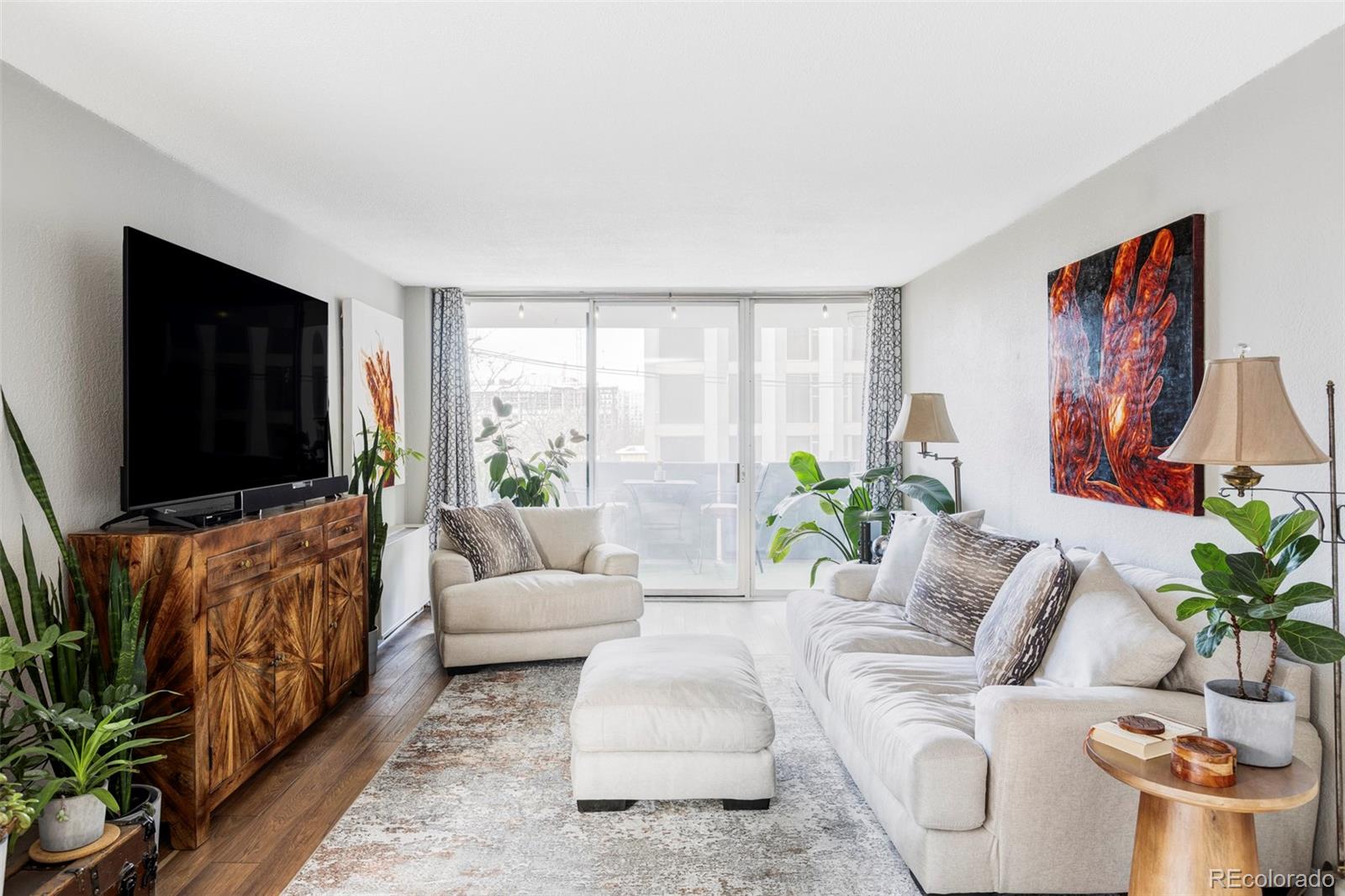 Capitol Denver Condo / Townhome | MLS #: 2313210909 N Logan Street 3A, Denver Beds: 2 Baths: 2 Price: $399,000