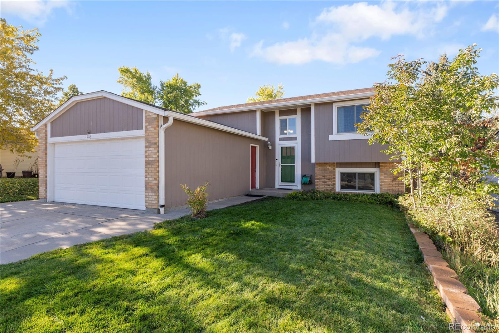 Highpoint Aurora Home | MLS #: 595777419118 E Oxford Drive, Aurora Beds: 3 Baths: 2 Price: $430,000
